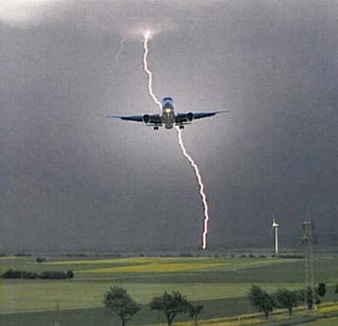 airplane-lightningstrike.jpeg