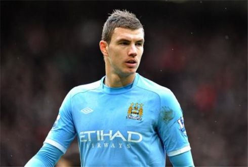 edin-dzeko-durante-un-partido-del-manchester-city.jpg